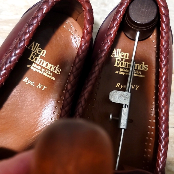 Allen Edmonds Rye, NY - Picture 2 of 9